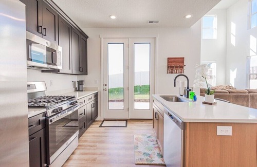 West Jordan House | Bright 3BR Home: Fenced Yard, New Build, Sleeps 7!