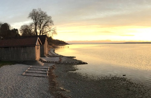 Herrsching am Ammersee Apartment | Bright and modern apartment, just 100 meters from the beach on the Ammersee