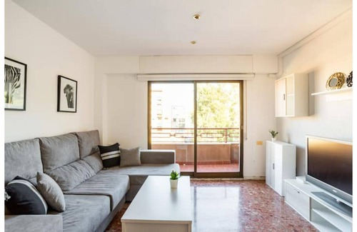 Castello de la Plana Apartment | Bright and spacious apartment with terrace