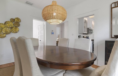 Bayou Oaks House | Bright, Airy, Beach Bungalow Near Downtown, St Armands, Longboat! Pet Friendly!
