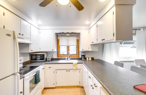 Algoma House | Bright Algoma Home 1 Mi to Lake Michigan!