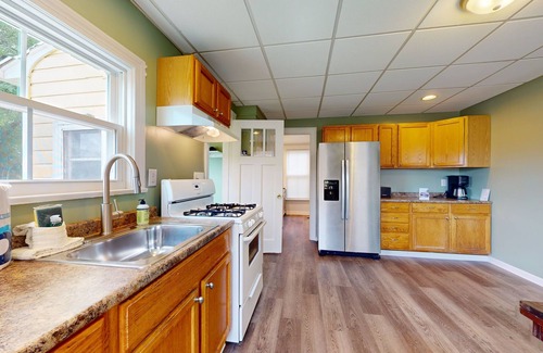 Canandaigua Apartment | Bright and airy apartment in wine region & close to lakes