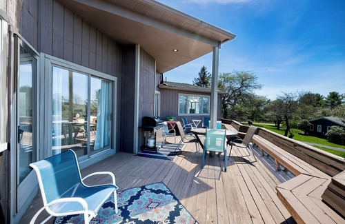 Eagles Mere House | Bright and airy home with sunset views less than a mile to the lake and village
