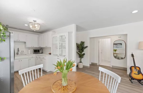 Del Rey House | Bright and Beachy Retreat in Marina Del Rey!