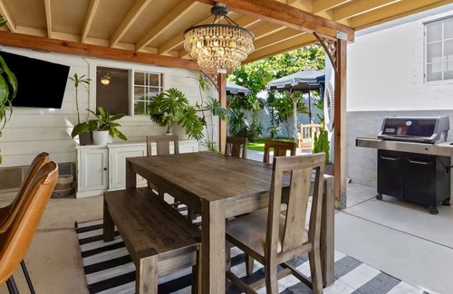 Del Rey House | Bright and Beachy Retreat in Marina Del Rey!
