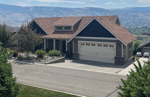 Kamloops House | Bright and beautiful 2 bedroom 2 bath, breathtaking views. 3- 4 month stay only