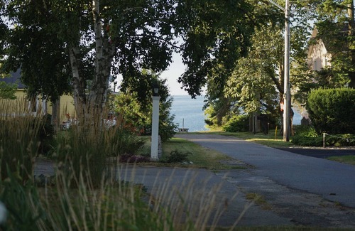 Wellington House | Bright and breezy cottage in the Village of Wellington - Long-Stay Rental