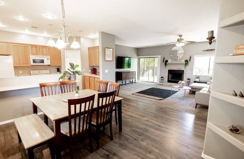 Diamond Valley House | Bright and Cheerful 3-BR Residence in Prescott