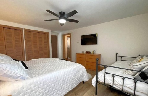 Bromley Mountain House | Bright and cheery 3-Level Bromley Clovers Townhouse