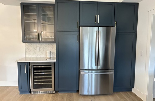 Hyde Park House | Bright and clean home within a quick walk to Hyde Park Square