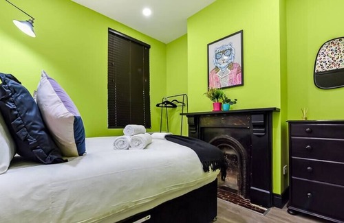 Northumberland Park House | Bright and Colourful House - Best for a Large Groups