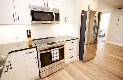 Pincher Creek House | Bright and Comfy , Brand New Lower Level Walkout