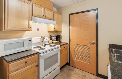 Ontario Apartment | Bright and Connected Your Ideal Getaway