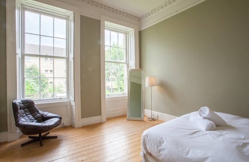 Pollokshields Apartment | Bright and cosy 1 bed apartment in Pollokshields