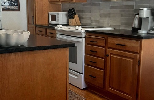 Kings Beach House | Bright and cozy end unit condo in quiet complex near Beach, and North Star