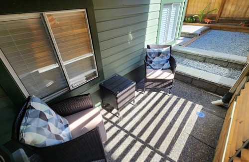 Burnaby Apartment | Bright and cozy fully furnished studio.