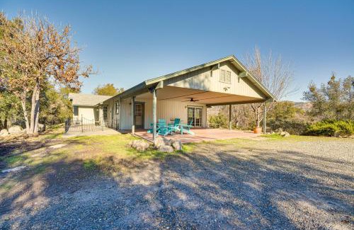 Mariposa House | Bright and Cozy Mariposa Getaway 46 Mi to Yosemite!