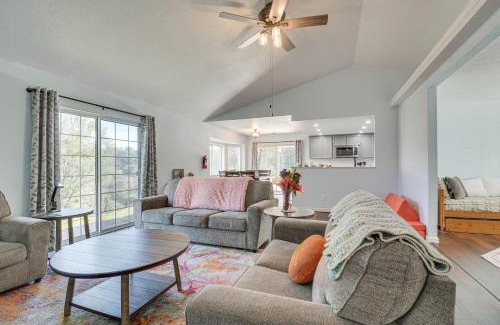 Mariposa House | Bright and Cozy Mariposa Getaway 46 Mi to Yosemite!