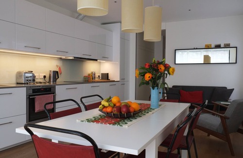 North Kensington Apartment | Bright and Elegant 2 Bedroom Flat Near Notting Hill