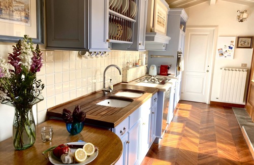 Santo Spirito Apartment | Bright and elegant flat with terrace by the river