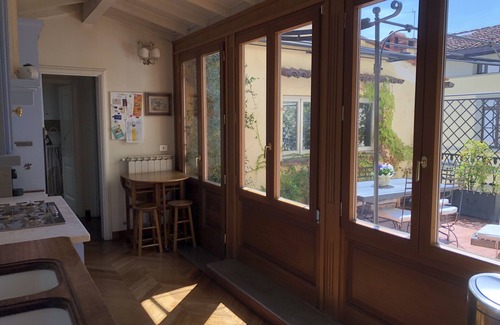 Santo Spirito Apartment | Bright and elegant flat with terrace by the river