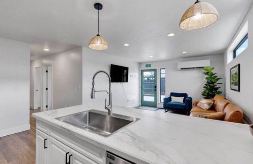 Southgate Triangle House | Bright and Relaxing 2-bedroom house with AC, WiFi in Missoula