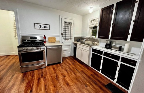 Natrona House | Bright and Spacious Duplex