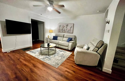 Natrona House | Bright and Spacious Duplex
