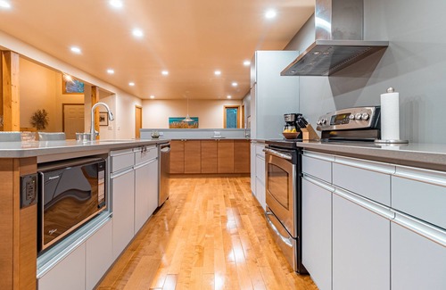Grand Bend House | Bright and spacious family home in beautiful Southcott Pines area in Grand Bend