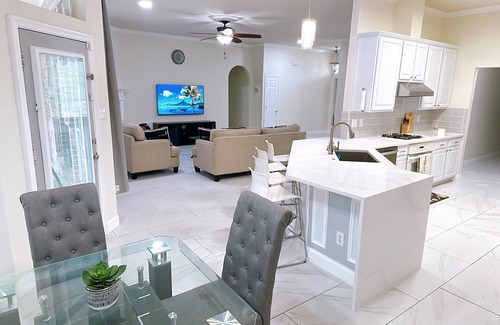 Southwest Arlington House | Bright and Spacious 4br2.5ba with fenced in yard