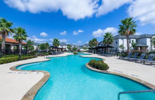 Pflugerville Apartment | Bright and Spacious Apartments with Gym and Pool Access at Century Stone Hill North in Pflugerville, Austin