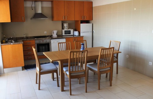 Coimbra Apartment | Bright and spacious apartment with south facing balcony in Celas (3 bedrooms)