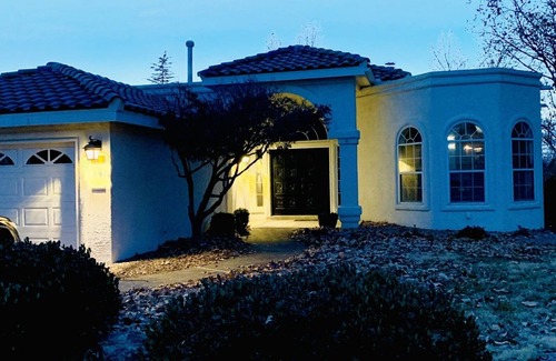 Northeast Heights House | Bright and Spacious Home in a NE Heights Gated Community
