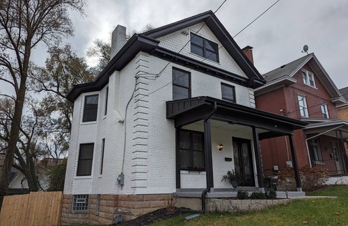 Mount Auburn House | Bright and Spacious 5 BR Home Close to downtown. Pet-Friendly!
