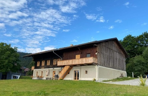 Kollnburg Apartment | Bright and spacious vacation home (260 m²) for up to 9 people with wrap-around balcony
