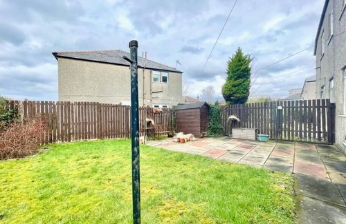 Cardonald Apartment | Bright and Stylish 3-Bed Flat in Glasgow