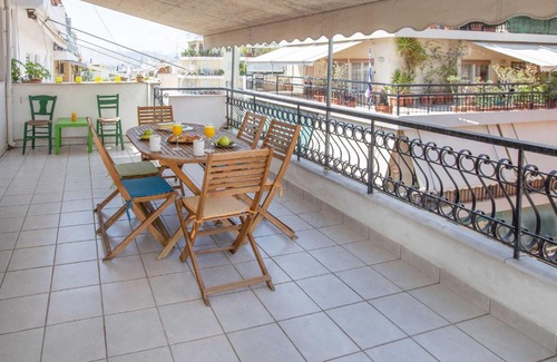 Petralona Apartment | Bright and Sunny Penthouse in Petralona Area by GHH