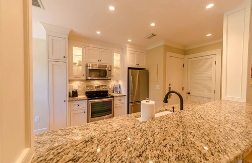Kiawah Island Villa | Bright and sunny 1 BR/1 BA villa. A short, 4 minute walk to the beach.