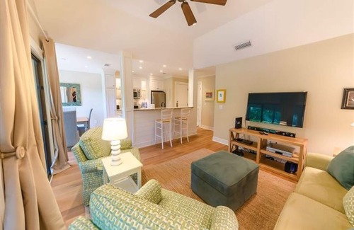 Kiawah Island Villa | Bright and sunny 1 BR/1 BA villa. A short, 4 minute walk to the beach.