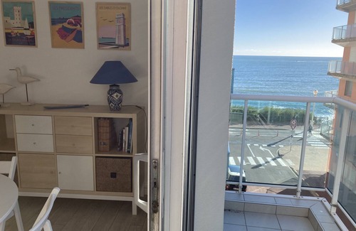 Les Sables d'Olonne Apartment | Bright apartment, 20m from the beach, sea view balcony Les Sables d'Olonne