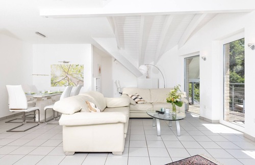 Trupbach Apartment | Bright apartment (115sqm) with balcony and sun terrace