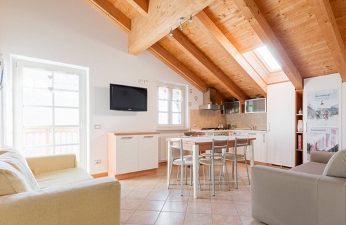Grauno Apartment | Bright apartment a stone's throw from the woods