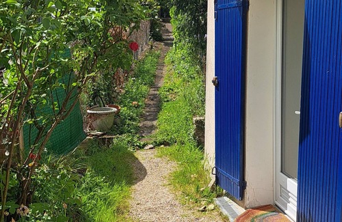 Suresnes Apartment | Bright apartment close to transport and Olympic sites