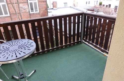 Jena Apartment | Bright apartment for 2 people, 8 minutes to the center, balcony, free WiFi & parking