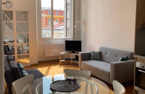 Jean-Medecin Apartment | Bright apartment in Carré d'Or