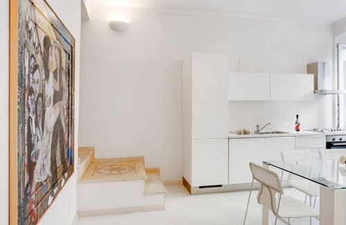 Sarzana Apartment | Bright apartment that can accommodate up to 2 people on two floors, located in a renovated period building in the heart of the historic city centre, in a completely pedestrian area just a few steps from the cathedral. The apartment, with a modern and ref