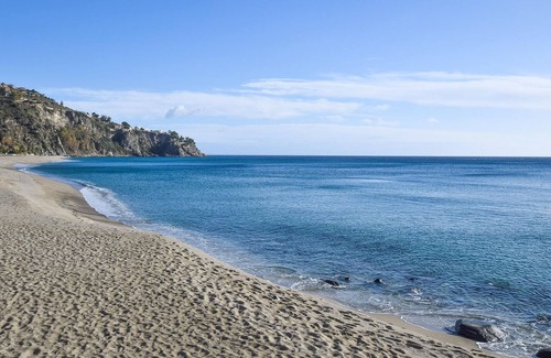 Isca Marina Apartment | Bright apartment with sea view, located on the east coast of Calabria.