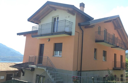 Vercana Apartment | bright apartment with balcony overlooking the lake