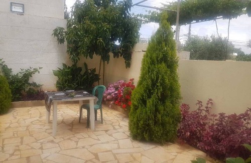 Koura Apartment | Bright apartment with garden