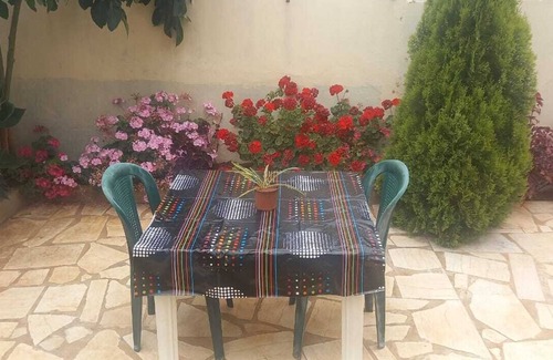 Koura Apartment | Bright apartment with garden